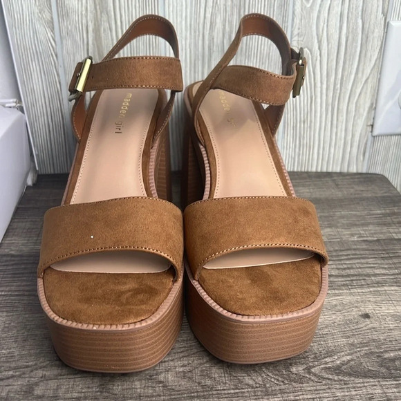 Madden Girl Size 11, 9.5 Goldie Tan Strappy Platform Chunky Lug Heel Sandals - Picture 2 of 7